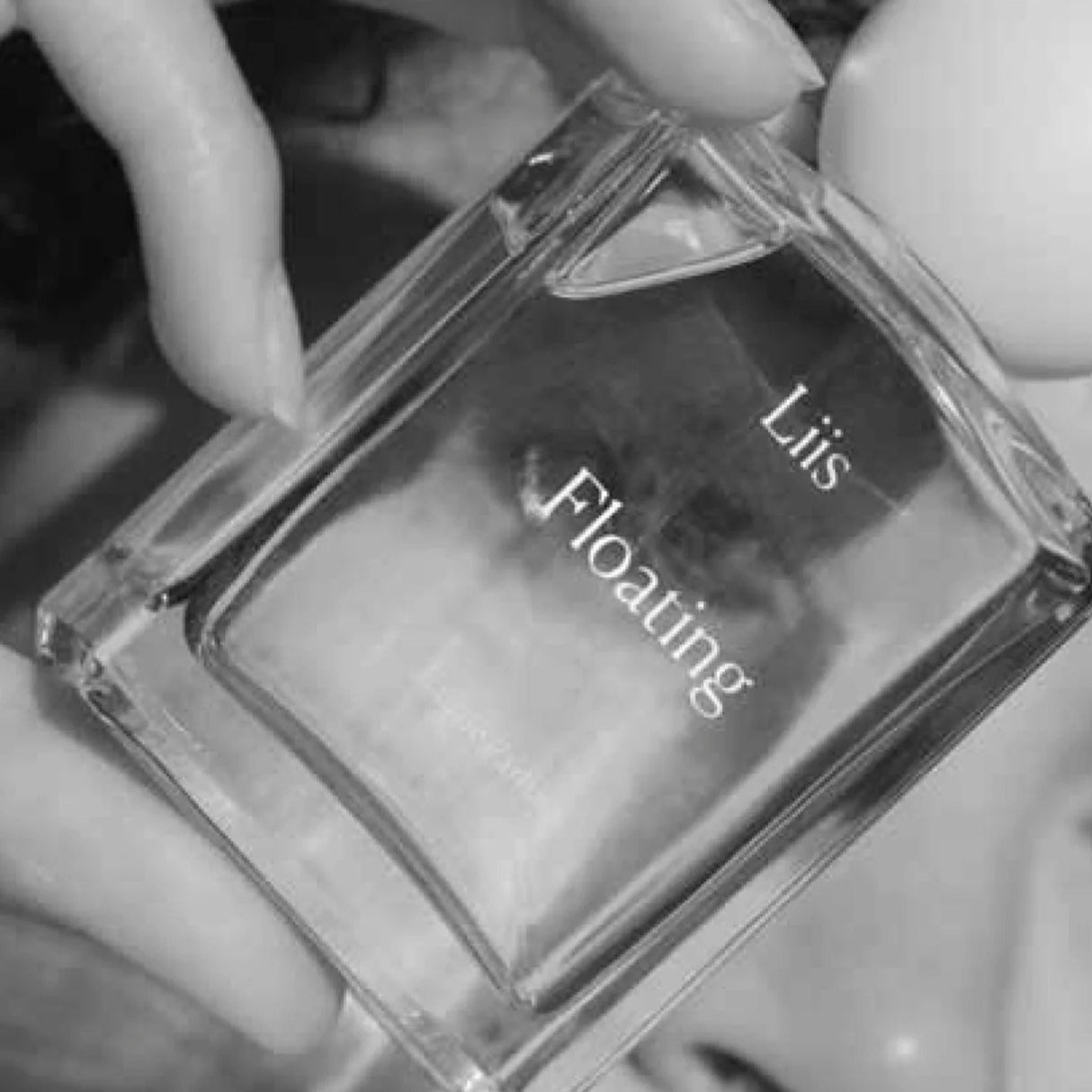 Floating Perfume Liis