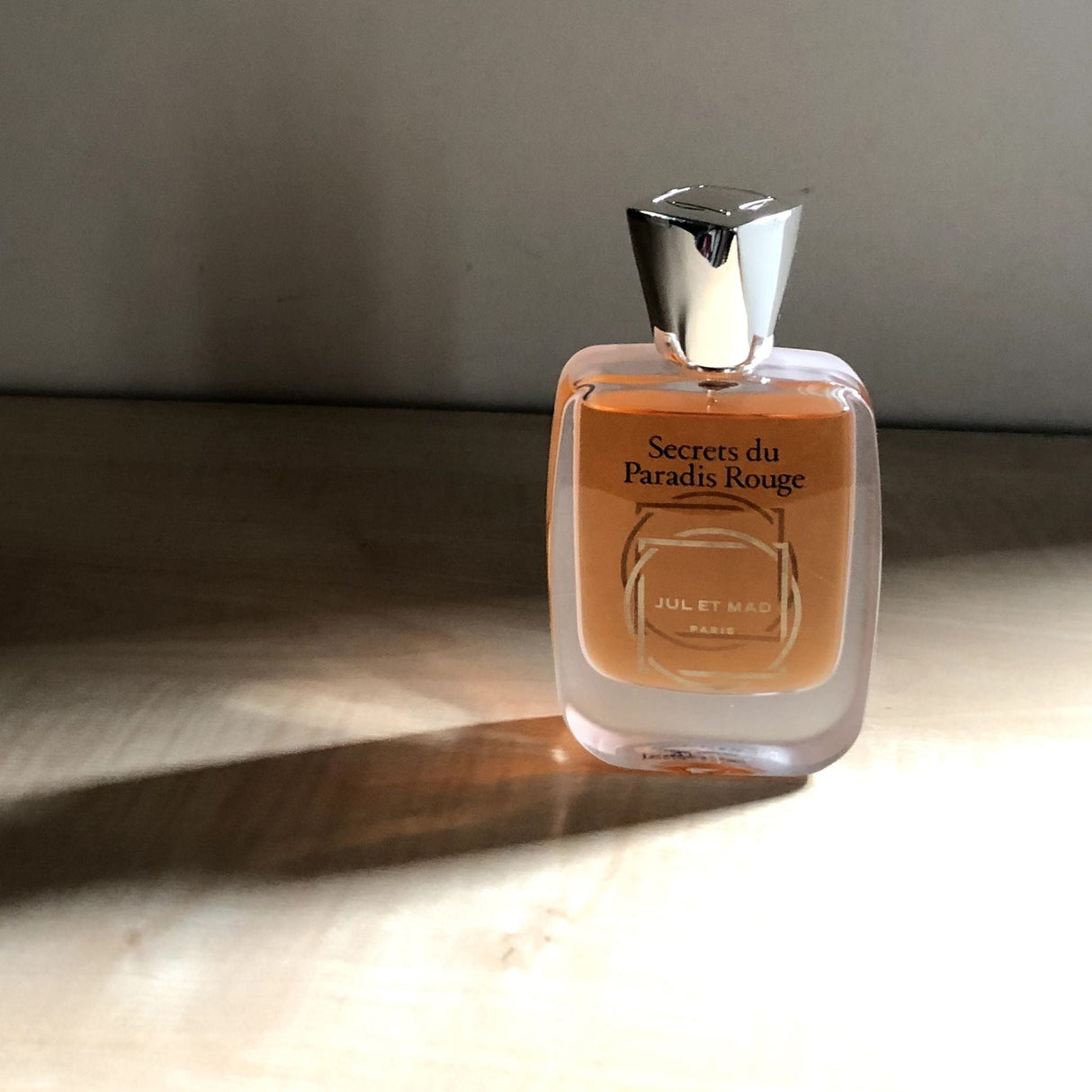 Secrets du Paradis Rouge Jul Et Mad